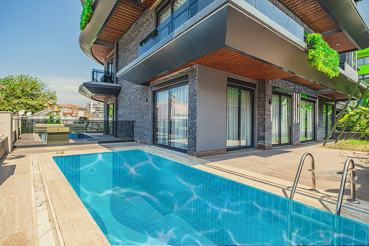 Сучасна квартира з садом біля моря в мальовничому районі