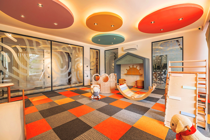 Сучасна квартира з садом біля моря в мальовничому районі