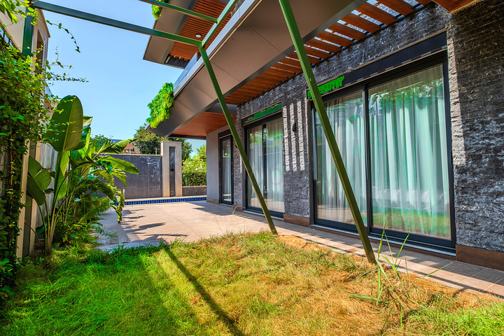 Сучасна квартира з садом біля моря в мальовничому районі