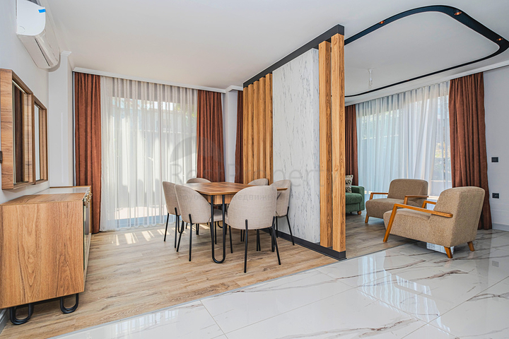 Сучасна квартира з садом біля моря в мальовничому районі