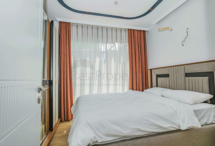 Сучасна квартира з садом біля моря в мальовничому районі