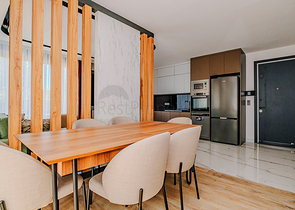 Сучасна квартира з садом біля моря в мальовничому районі