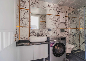 Сучасна квартира з садом біля моря в мальовничому районі