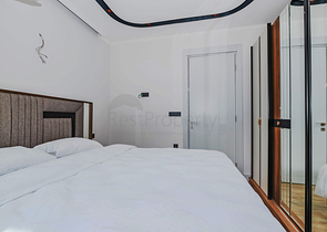 Сучасна квартира з садом біля моря в мальовничому районі