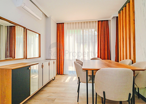 Сучасна квартира з садом біля моря в мальовничому районі