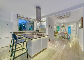 Простора вілла з панорамним видом на море в центральній частині Аланії