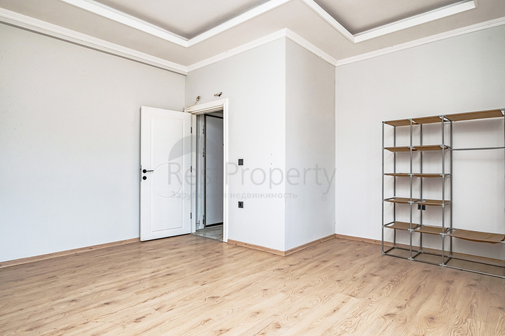 Просторий пентхаус 4 + 1 з багатою інфраструктурою в серці району Оба