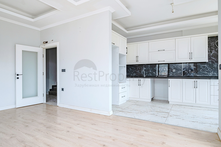 Просторий пентхаус 4 + 1 з багатою інфраструктурою в серці району Оба