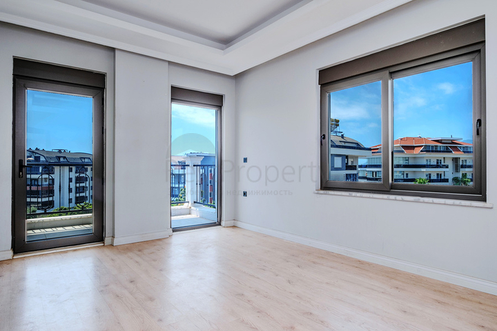 Просторий пентхаус 4 + 1 з багатою інфраструктурою в серці району Оба