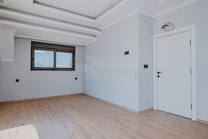 Просторий пентхаус 4 + 1 з багатою інфраструктурою в серці району Оба