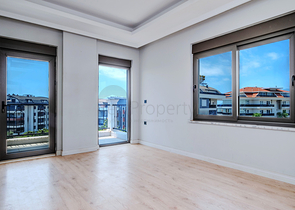 Просторий пентхаус 4 + 1 з багатою інфраструктурою в серці району Оба