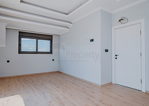 Просторий пентхаус 4 + 1 з багатою інфраструктурою в серці району Оба