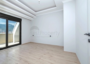 Просторий пентхаус 4 + 1 з багатою інфраструктурою в серці району Оба