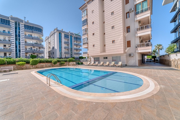 Просторий пентхаус біля моря з видом і комфортом 