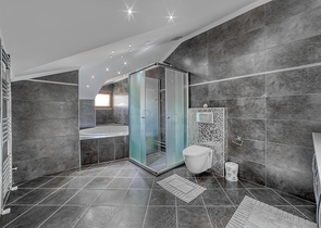 Просторий пентхаус біля моря з видом і комфортом 