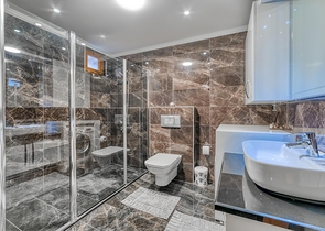 Просторий пентхаус біля моря з видом і комфортом 