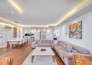 Просторий пентхаус біля моря з видом і комфортом 