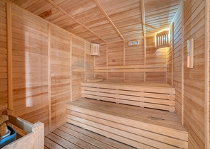 Просторий пентхаус біля моря з видом і комфортом 