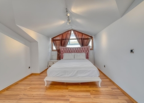 Просторий пентхаус біля моря з видом і комфортом 