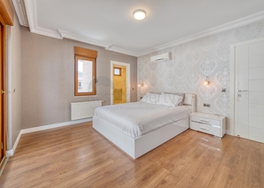 Просторий пентхаус біля моря з видом і комфортом 