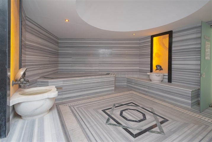 Розкішна вілла з видом на море в престижному районі Коналкі