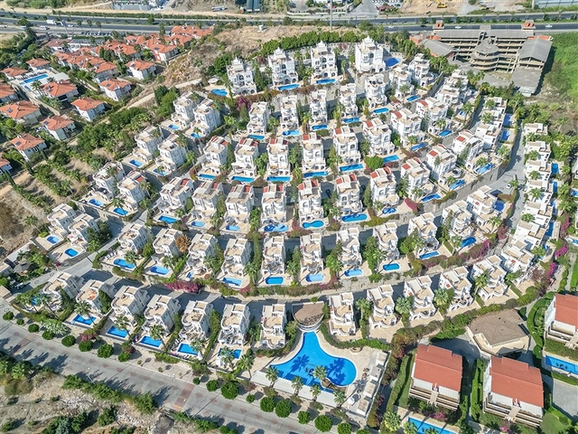 Розкішна вілла з видом на море в престижному районі Коналкі