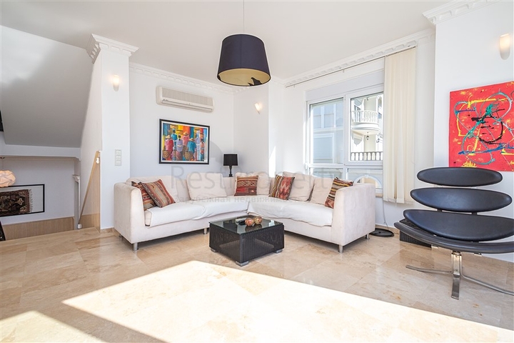 Розкішна вілла з видом на море в престижному районі Коналкі