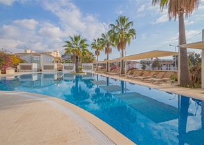 Розкішна вілла з видом на море в престижному районі Коналкі