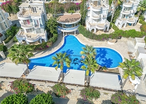 Розкішна вілла з видом на море в престижному районі Коналкі