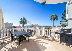 Розкішна вілла з видом на море в престижному районі Коналкі