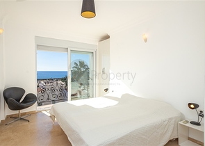 Розкішна вілла з видом на море в престижному районі Коналкі