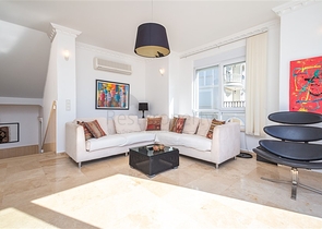 Розкішна вілла з видом на море в престижному районі Коналкі