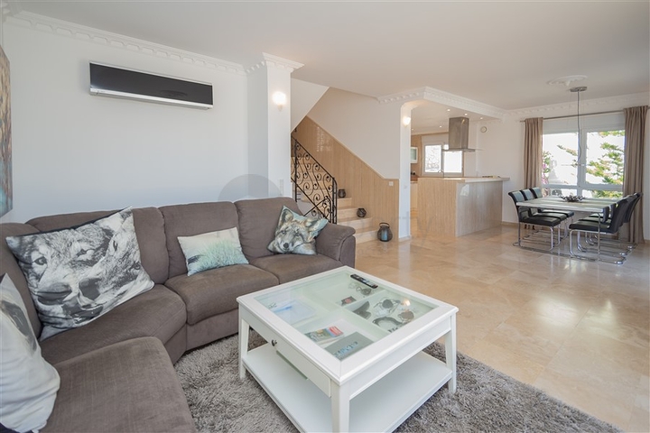 Розкішна вілла з панорамним видом на море в одному з найпрестижніших районів Аланії