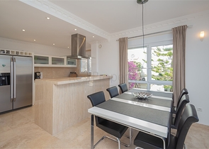 Розкішна вілла з панорамним видом на море в одному з найпрестижніших районів Аланії