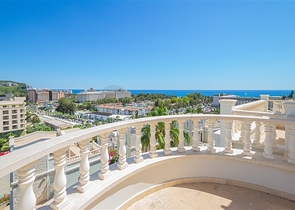 Розкішна вілла з панорамним видом на море в одному з найпрестижніших районів Аланії