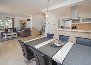 Розкішна вілла з панорамним видом на море в одному з найпрестижніших районів Аланії