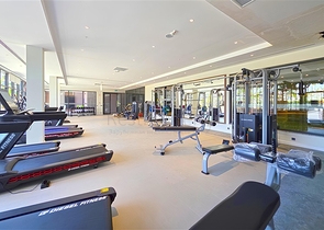 Розкішна квартира в сучасному житловому комплексі біля моря