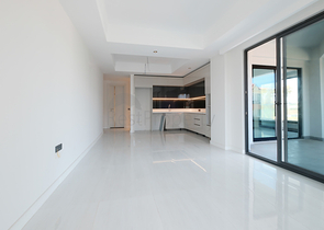 Сучасна квартира біля моря в престижному районі Турклер