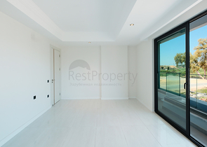 Сучасна квартира біля моря в престижному районі Турклер