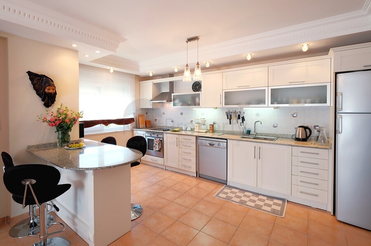 Простора мебльована квартира в престижному районі Оба