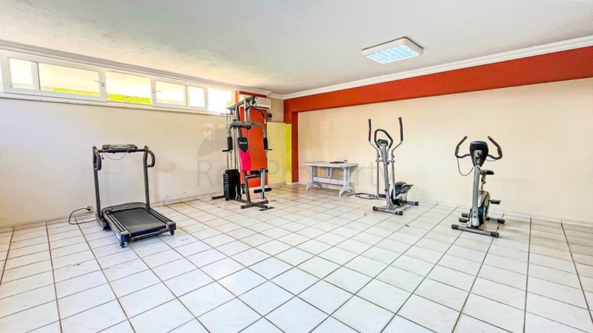 Простора мебльована квартира в престижному районі Оба