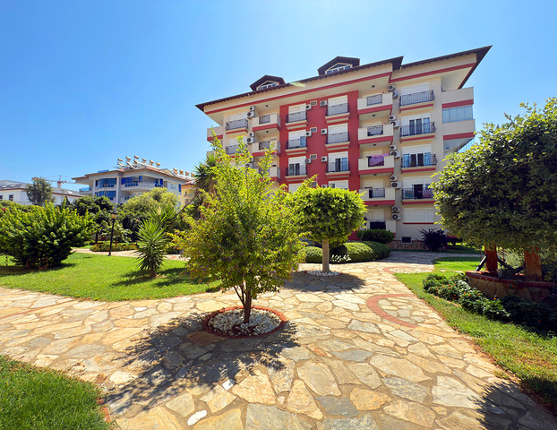 Простора мебльована квартира в престижному районі Оба