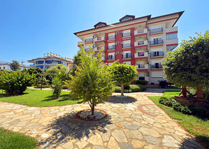 Простора мебльована квартира в престижному районі Оба