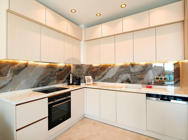 Сучасна мебльована квартира в 200 метрах від моря в Тосмурі