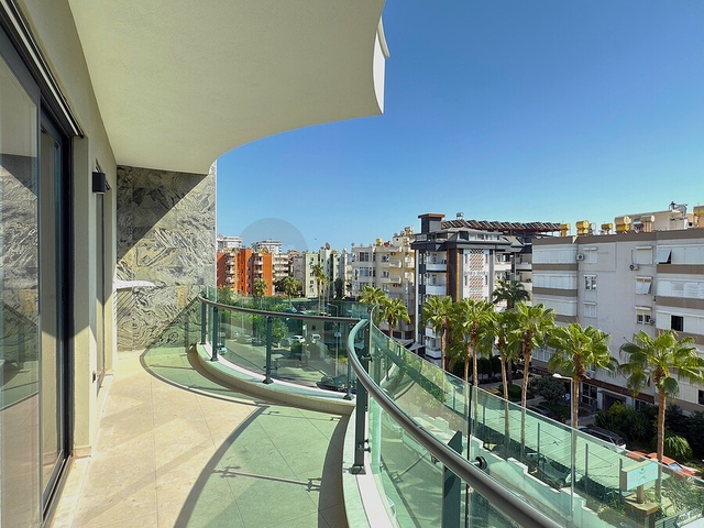 Сучасна мебльована квартира в 200 метрах від моря в Тосмурі