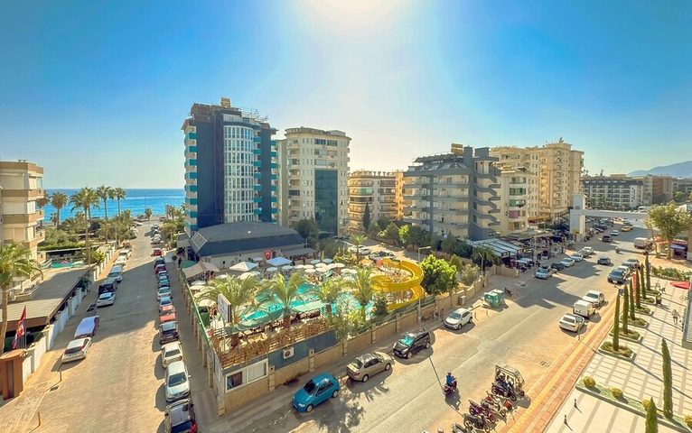 Сучасна мебльована квартира в 200 метрах від моря в Тосмурі