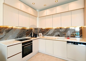 Сучасна мебльована квартира в 200 метрах від моря в Тосмурі