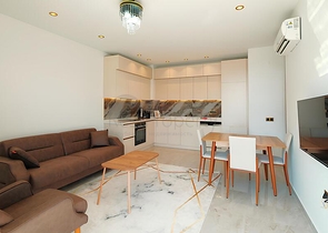 Сучасна мебльована квартира в 200 метрах від моря в Тосмурі