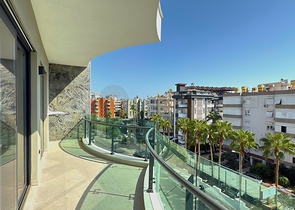 Сучасна мебльована квартира в 200 метрах від моря в Тосмурі