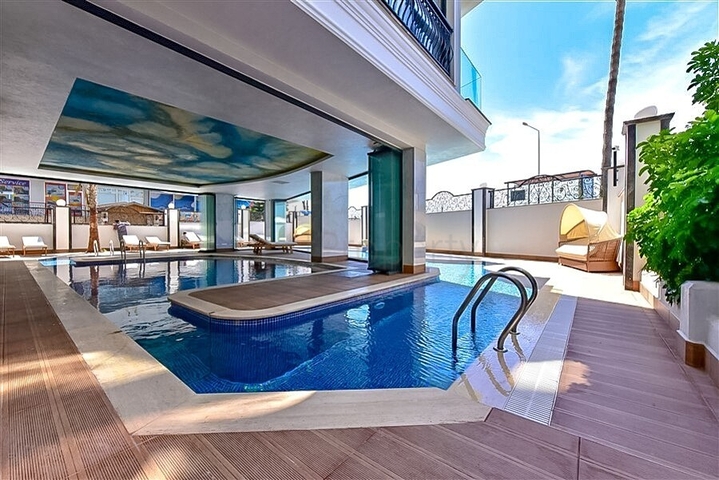 Розкішний пентхаус 4 + 1 з панорамним видом на море в центрі Аланії